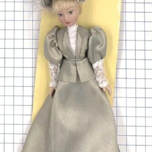 №a2851 Кукла — настоящая леди
