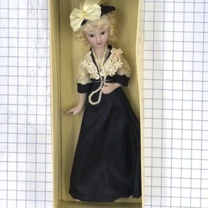 №a2852 Кукла — таинственная незнакомка