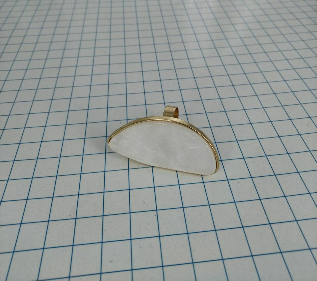 №a3989 Кольцо с перламутром «Красавица»