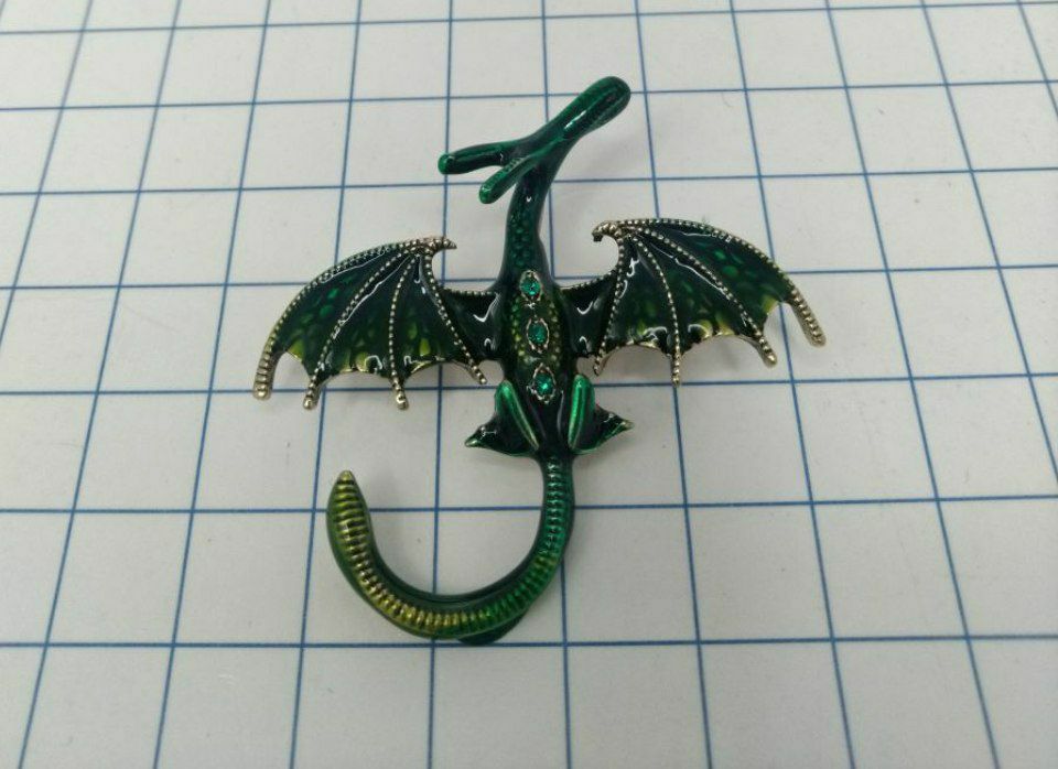 №a4032 Брошь Зеленый Дракон
