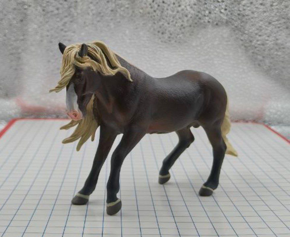 №a4109 Артефакт Фигурка Лошади